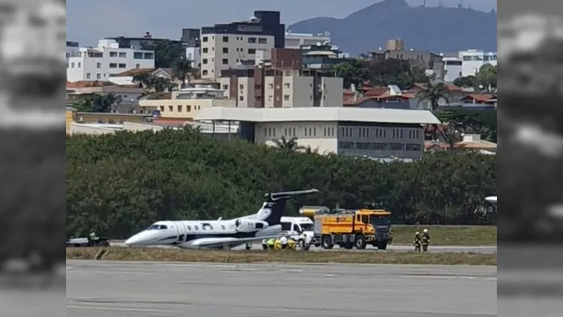 Avião sai da pista após pneu estourar na decolagem em BH