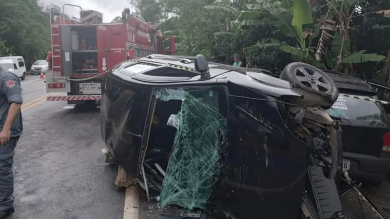 Pai e bebê morrem em acidente na Rio-Santos em Ubatuba