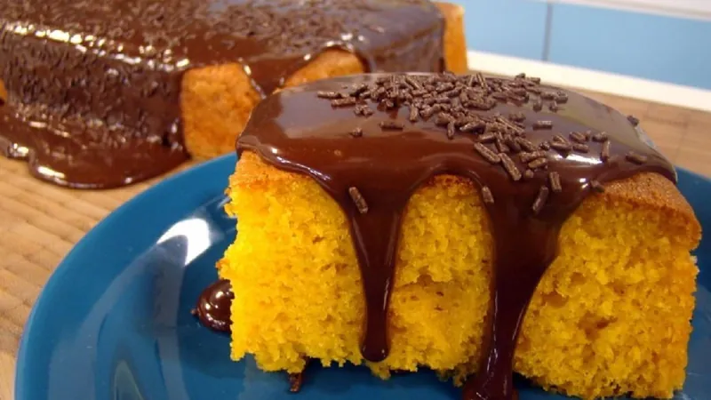 Bolo de cenoura com calda de chocolate fácil - Estadão