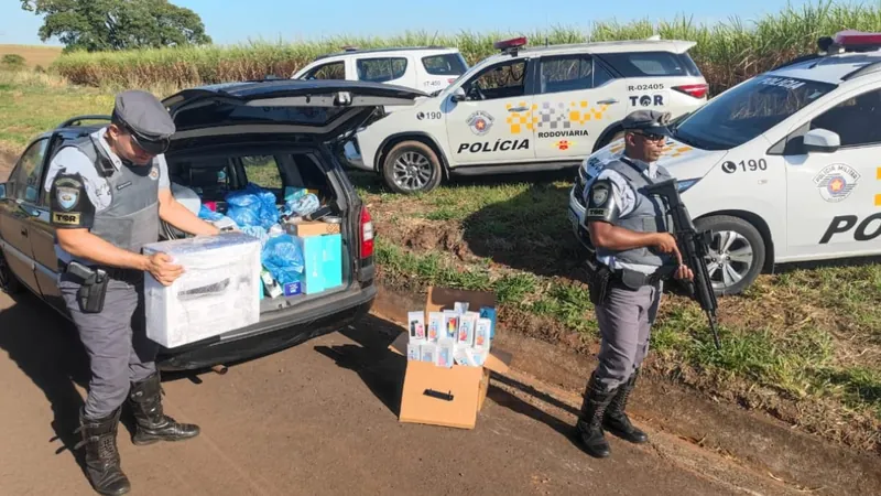 As mercadorias estavam escondidas em dois carros