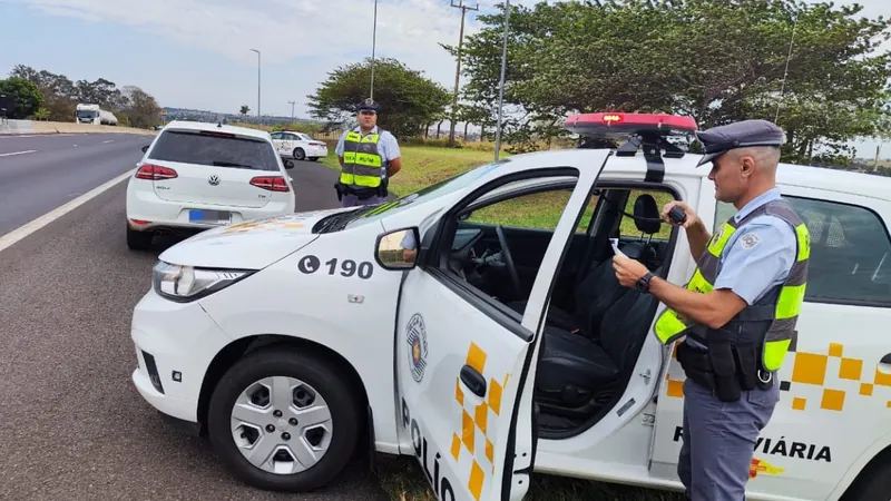 O homem foi abordado na Rodovia Raposo Tavares