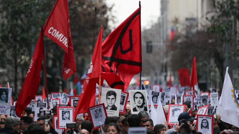 Chile enfrenta onda de manifestações às vésperas do aniversário do golpe