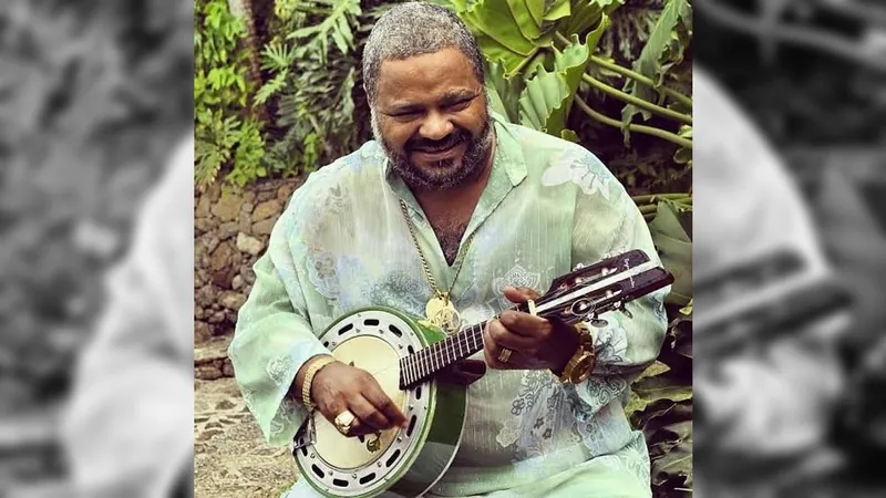 Arlindo Cruz tocando banjo