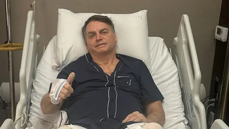 Bolsonaro publica foto em hospital onde está internado em SP