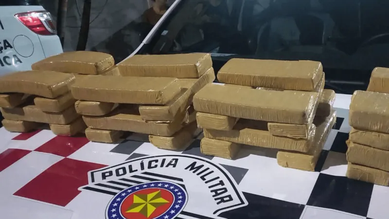 PM prende motorista de aplicativo com 30 kg de maconha em Pindamonhangaba