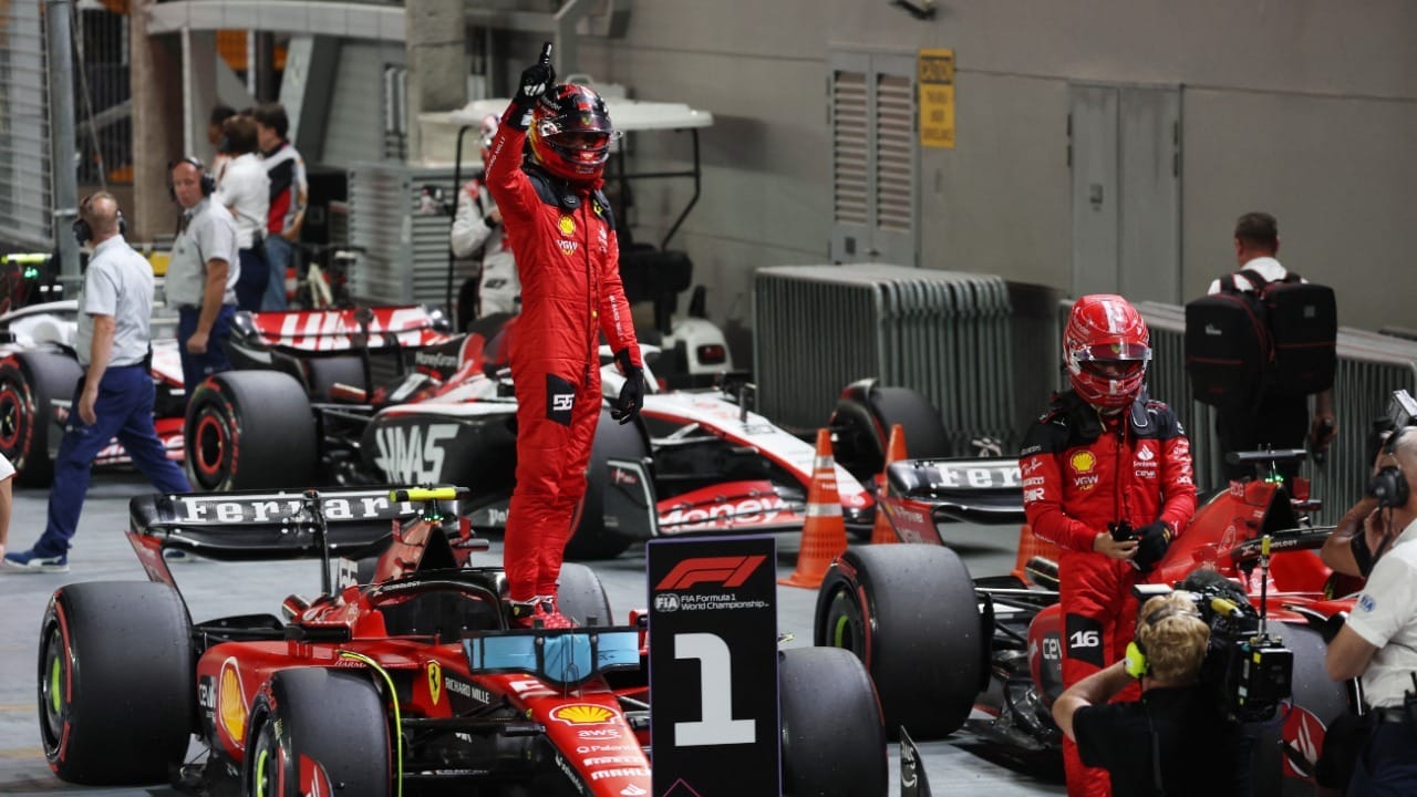 GP de Singapura: Ferrari mostra força de novo, e Sainz lidera