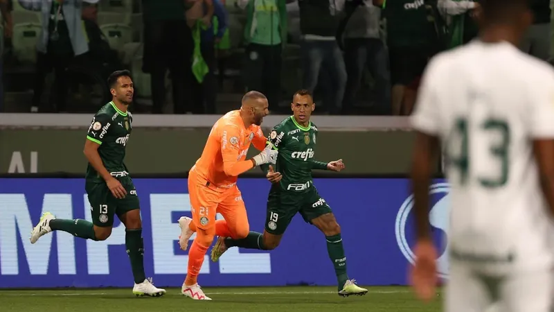 Breno Lopes reúne-se com claque do Palmeiras e pede após gesto