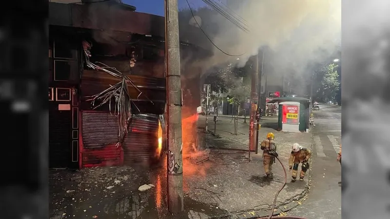 Incêndio destrói pastelaria Rei do Pastel na Savassi