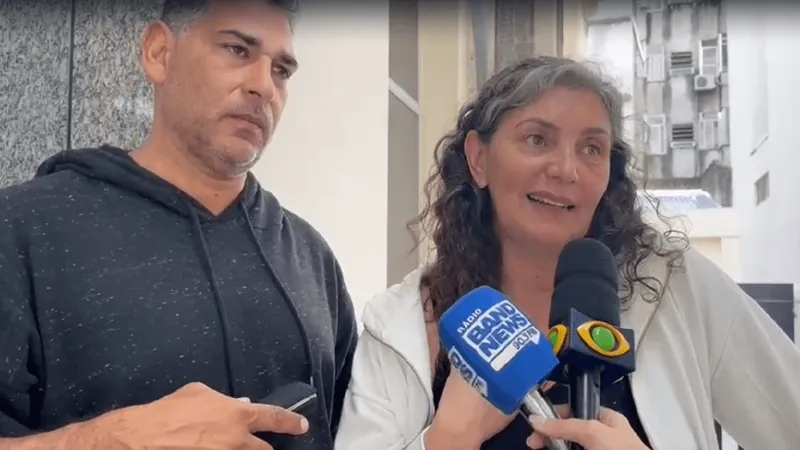 Casal de turistas recupera celulares roubados por menor de idade em Copacabana