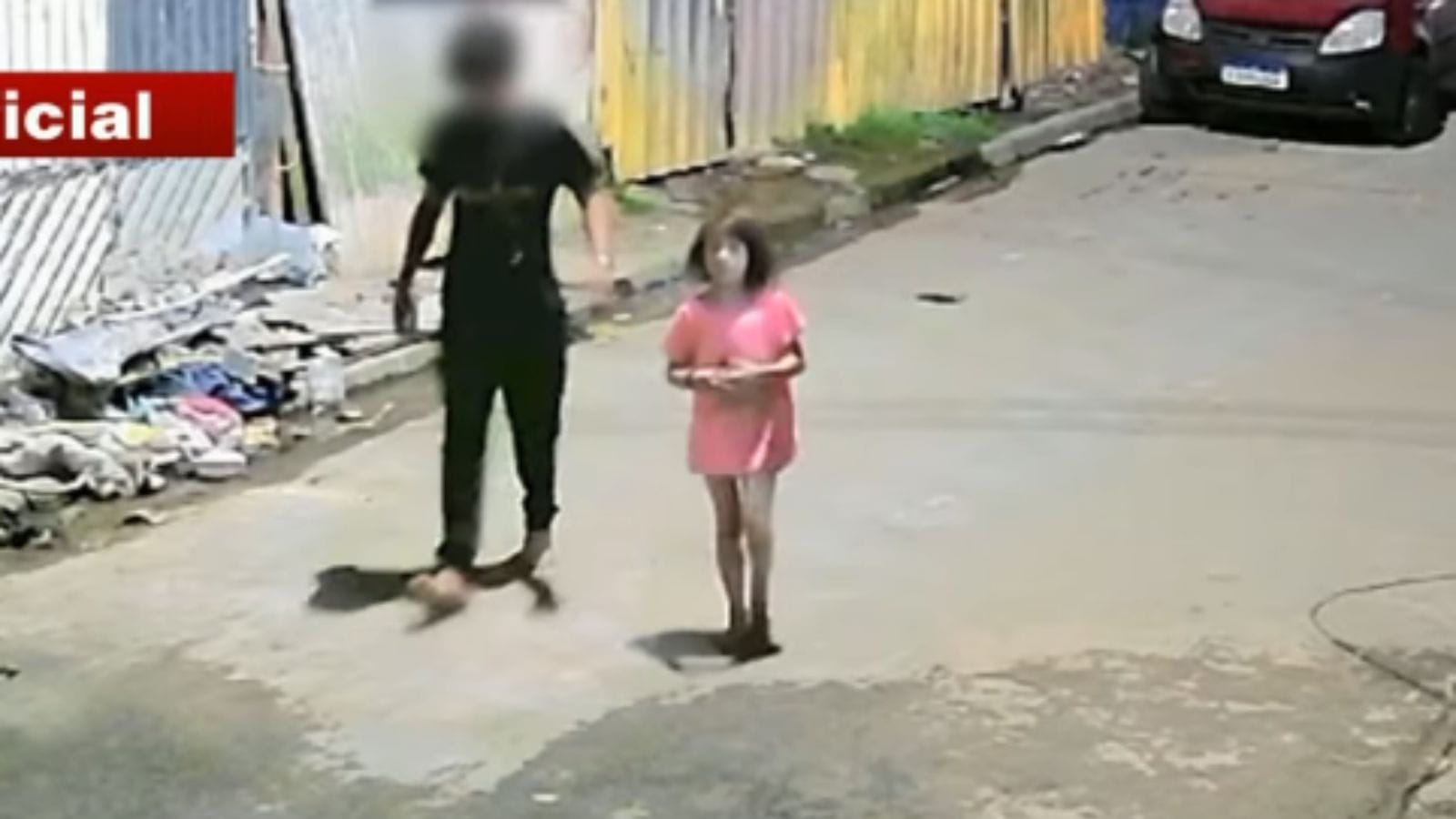 Revoltante: criança de 8 anos é filmada segurando arma e usando droga em  baile de facção - REDAÇÃO MT