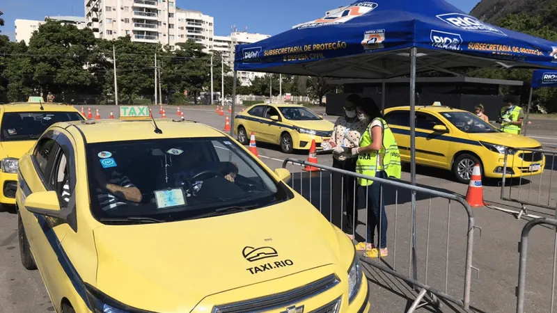 Prefeitura divulga lista com 14 mil motoristas que vão receber licença para taxi