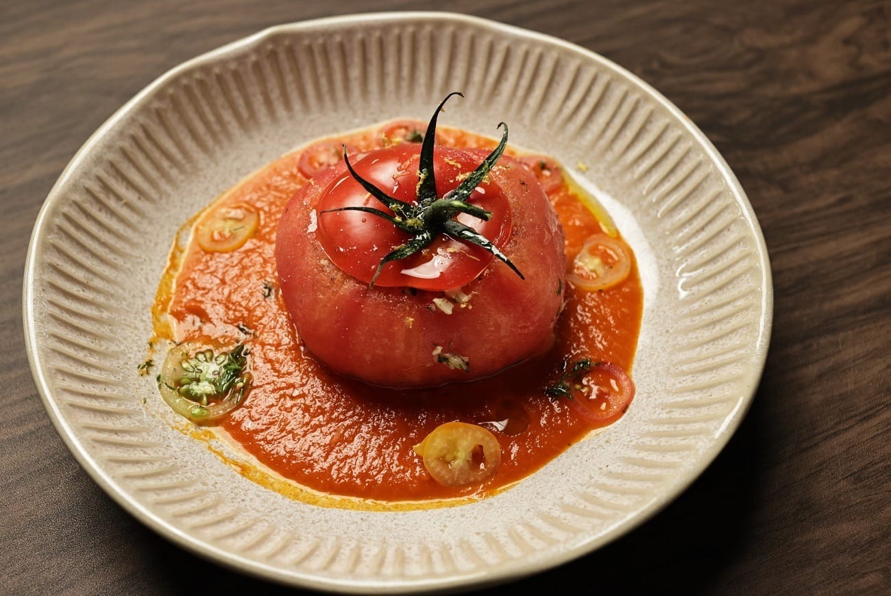 Tomate recheado com cuscuz de couve-flor | Band Receitas