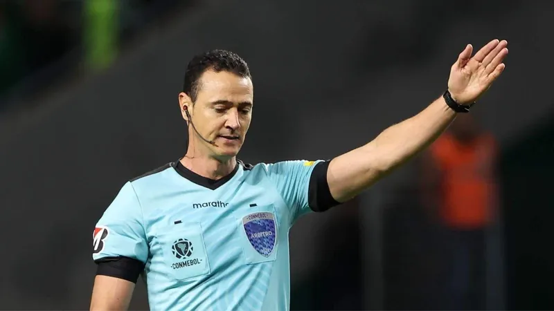 Mãos ao alto': a polêmica arbitragem do último Boca x Palmeiras - Placar -  O futebol sem barreiras para você