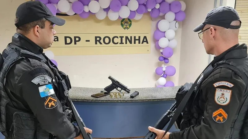 Quem é Johnny Bravo, chefe do tráfico que aparece em vídeo com escolta  armada em baile na Rocinha - Casos de Polícia - Extra Online