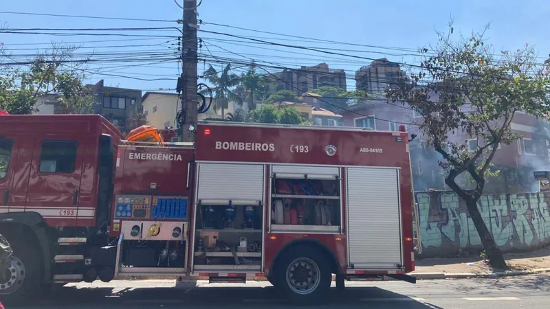 Rojão provoca incêndio em estacionamento próximo ao estádio do Morumbi