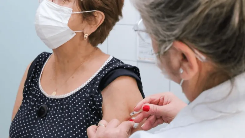 Vacina contra Covid-19 será incluída no calendário nacional a partir de 2024