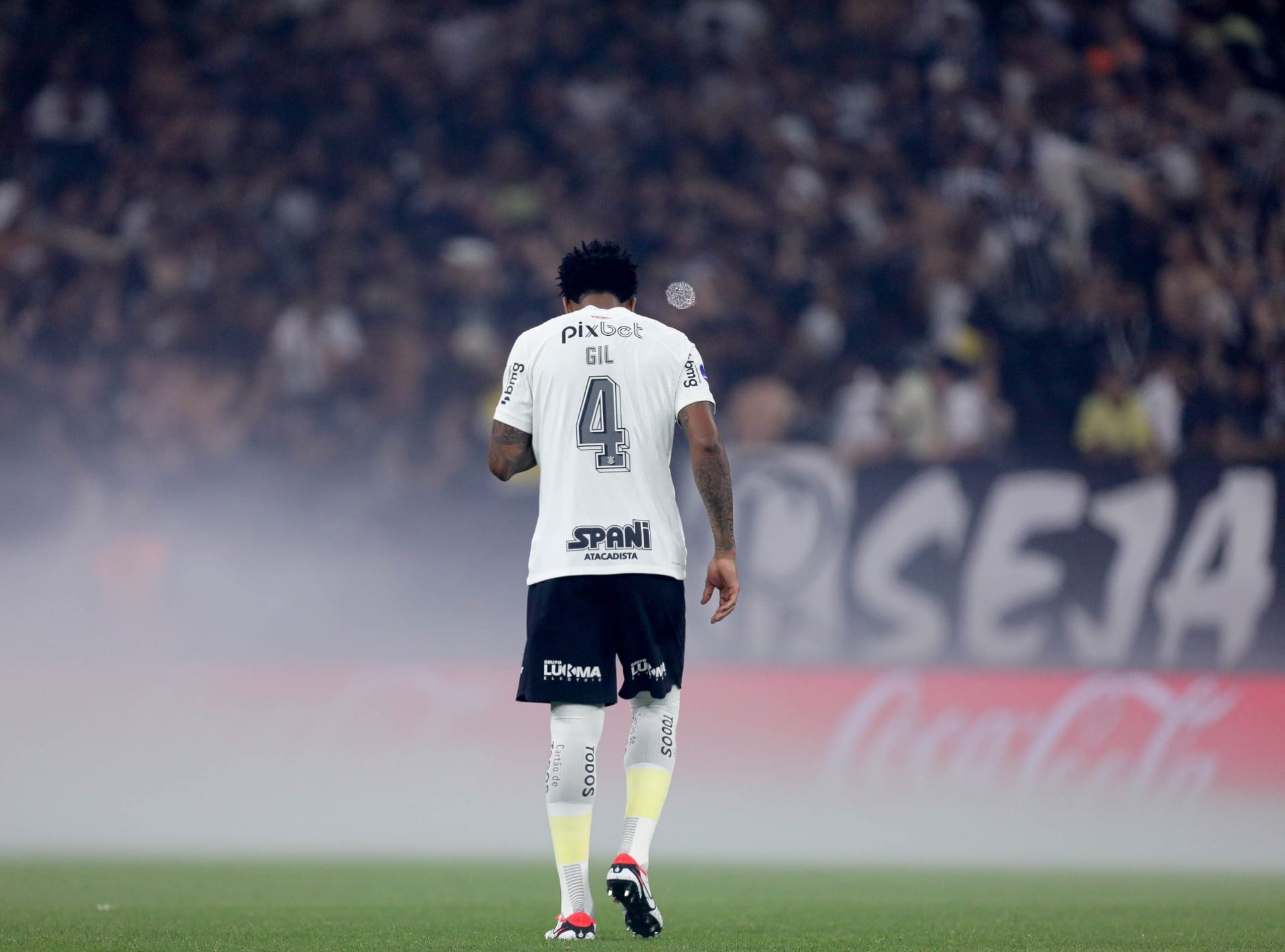 Zagueiro revelado pelo Corinthians batê pênalti ousado e define título do  Zenit; veja vídeo