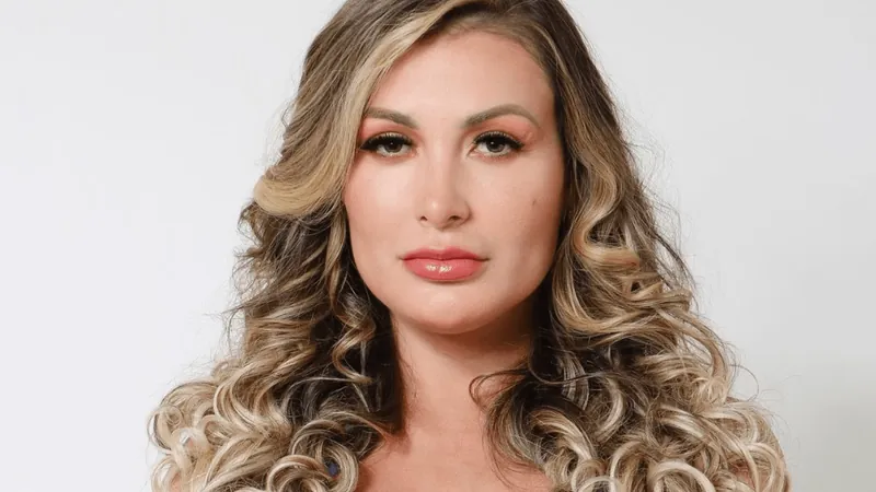 Andressa Urach explica volta à prostituição: "Gosto de sexo e é uma escolha"