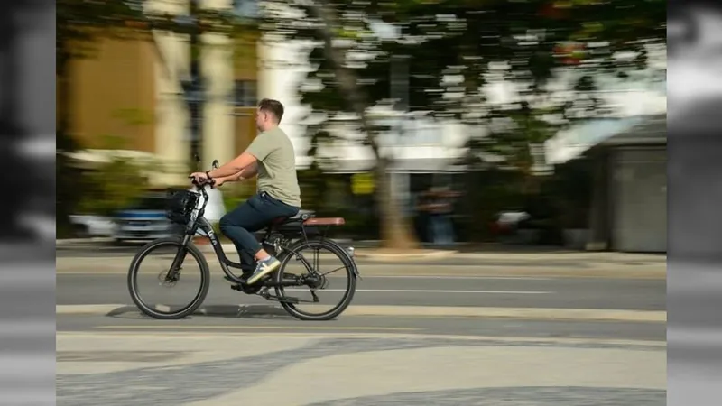 Câmara do Rio mantém veto de Paes que proíbe bicicletas elétricas em ciclovias