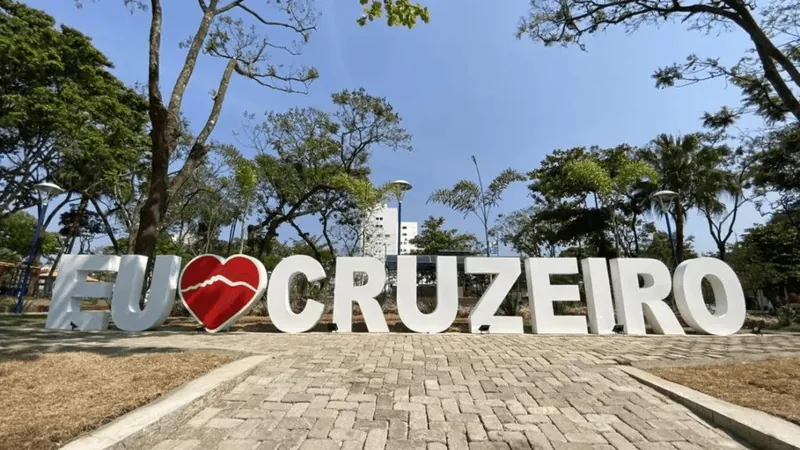 Cruzeiro celebra 122 anos com shows e desfile cívico