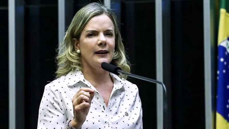 Gleisi Hoffmann é internada em Brasília após exame apontar obstrução coronária