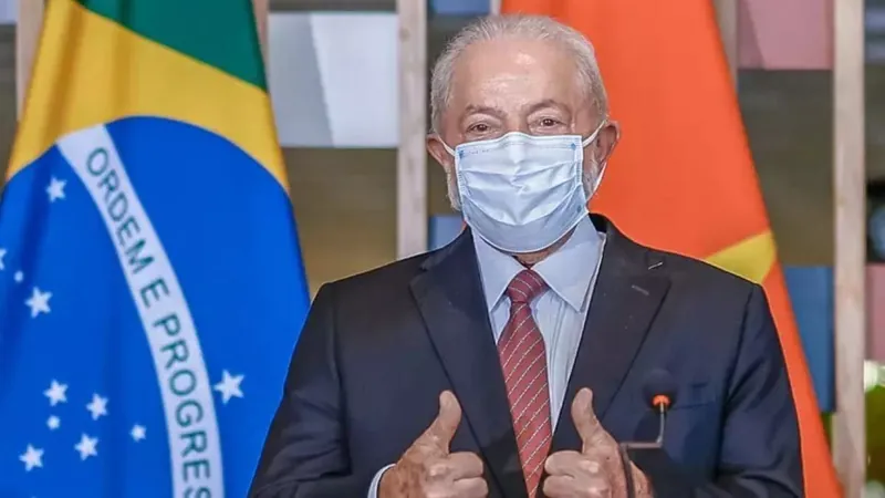 Presidente Lula passa por cirurgia no quadril sem complicações