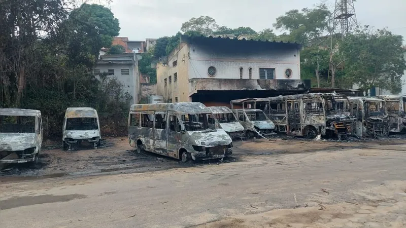 Incêndio atinge veículos oficiais de prefeitura de Redenção da Serra