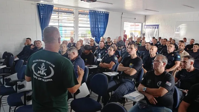 Treinamento para equipes de canis de forças de segurança é feito em Sorocaba