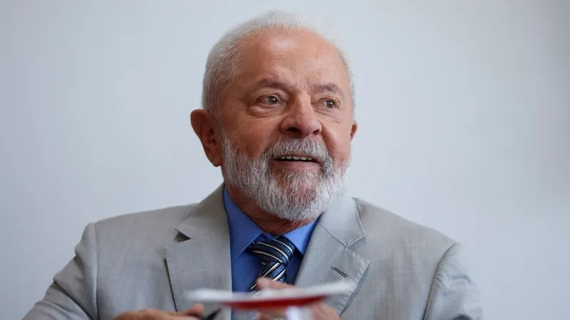 Lula e presidente dos Emirados Árabes conversam sobre Oriente Médio