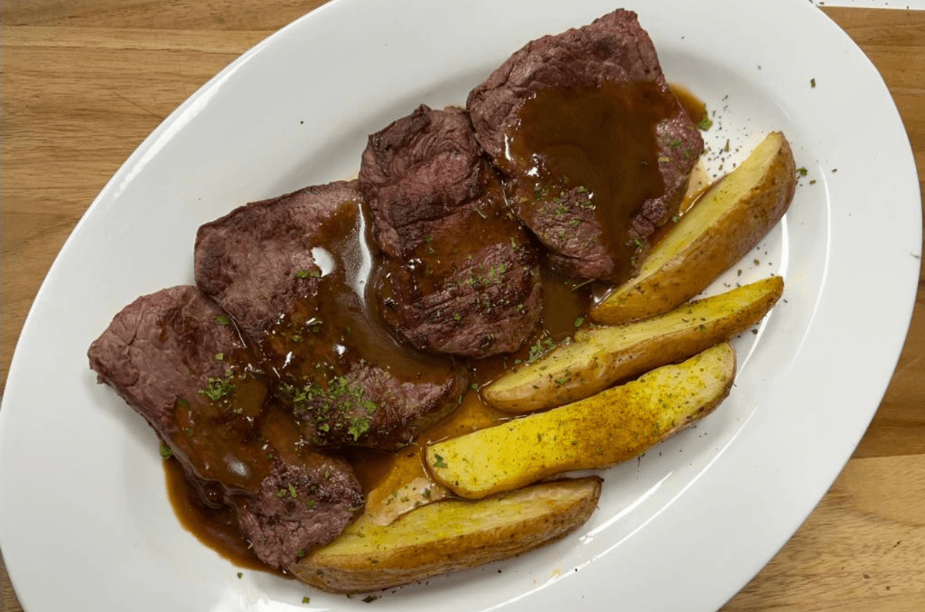 Filé mignon ao molho balsâmico com batata assada | Band Receitas