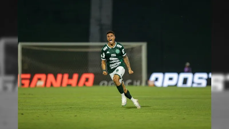 João Victor comemorando gol que deu a vitória para o Guarani