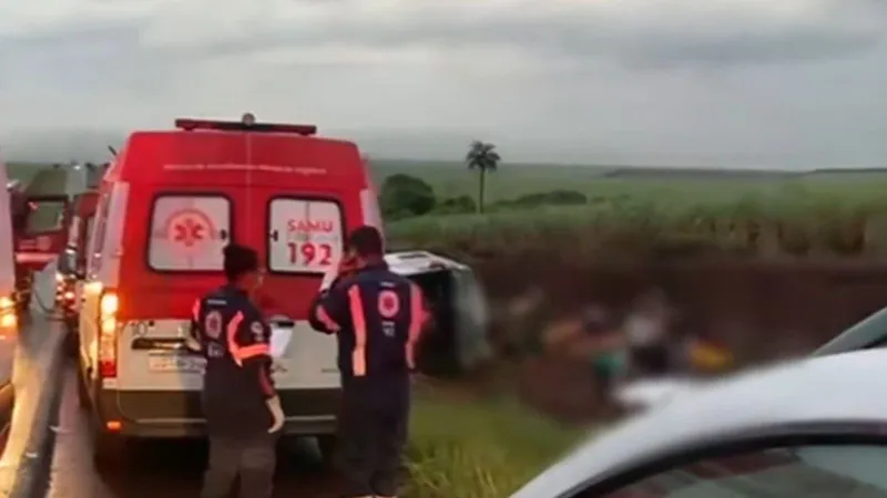 Capotamento de ônibus mata 12 pessoas em Guatapará, interior de São Paulo