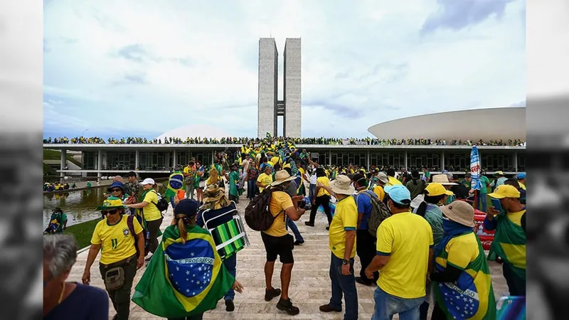 Reinaldo: As taras da extrema-direita e as piscadelas da imprensa