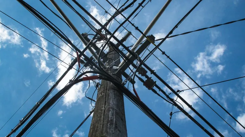 Moradores de dois bairros da Zona Norte estão sem serviços telefônicos