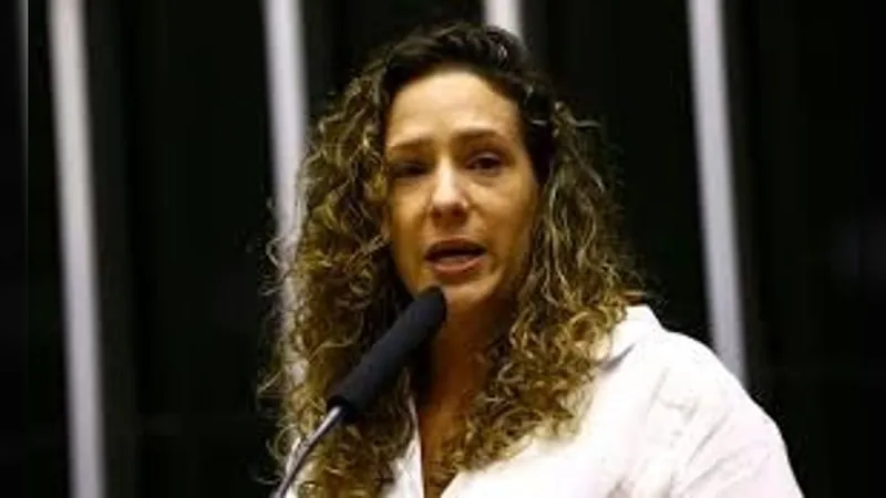 Monica Benício afirma que caso envolvendo médicos precisa ser resolvido rápido