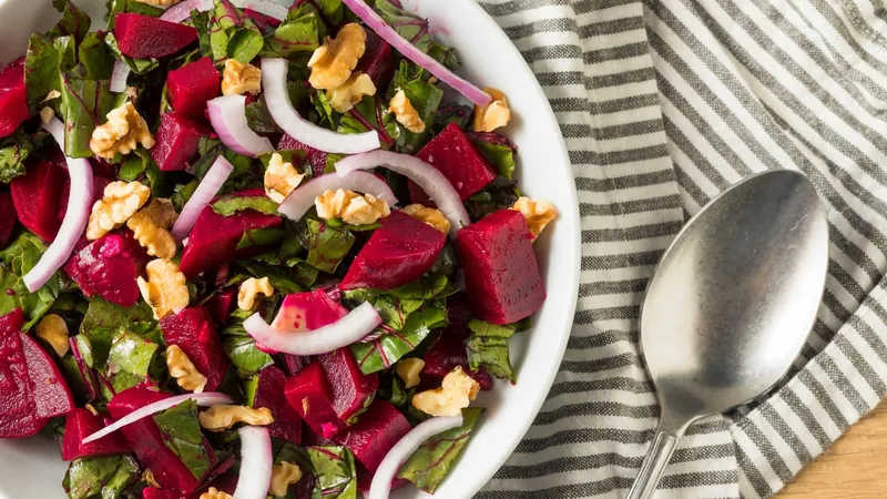 Salada refrescante de beterraba é boa entradinha para o almoço