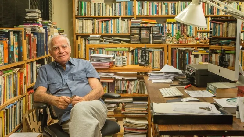 Ignácio de Loyola Brandão realiza oficina na Biblioteca Municipal de Taubaté