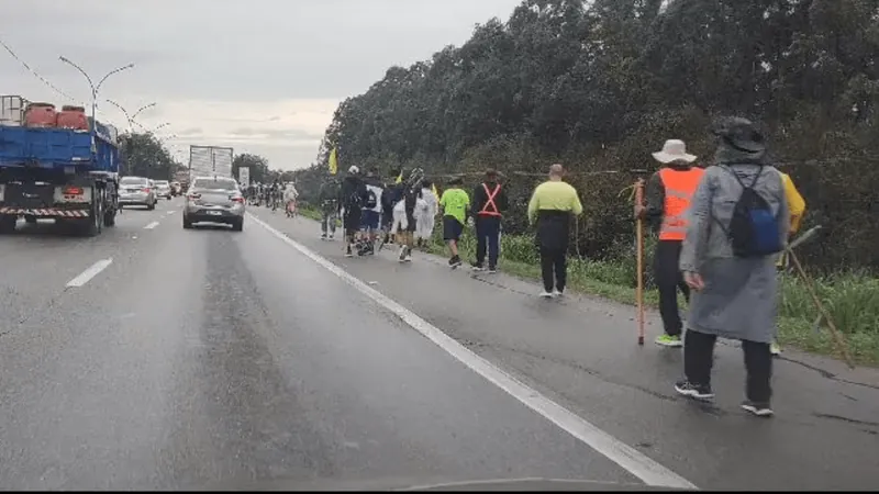 Romeiro é atropelado na Dutra em São José dos Campos