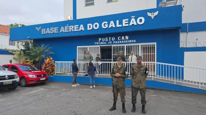 Dois aviões da FAB chegam ao Galeão hoje com brasileiros trazidos de Israel