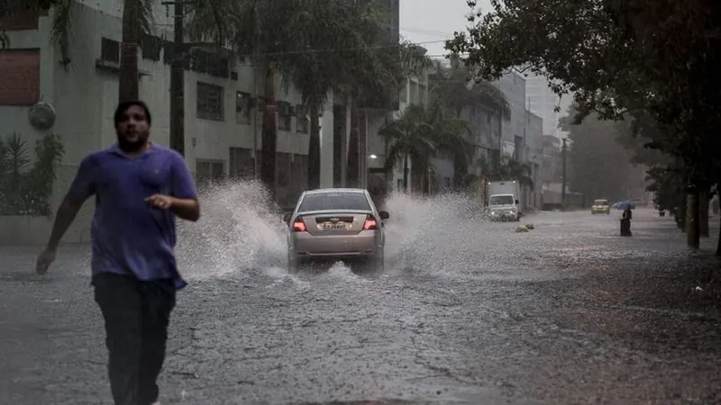 Defesa Civil emite alerta para tempestades na Grande São Paulo no feriadão