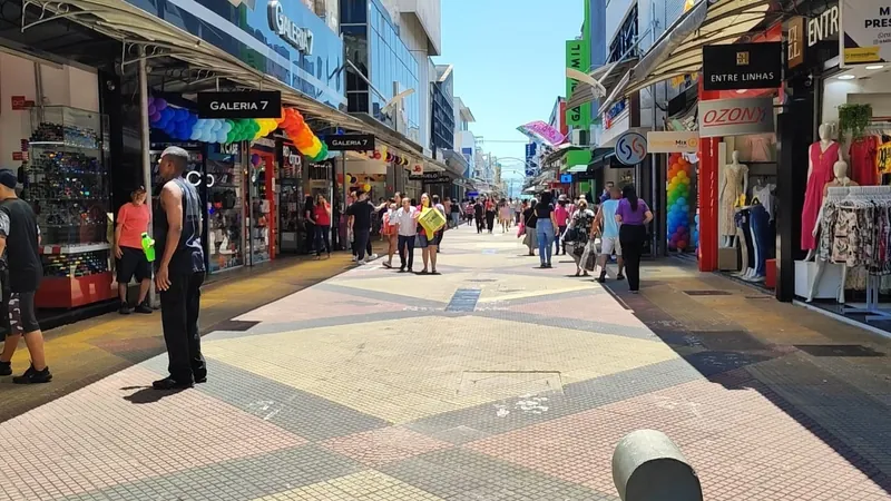 São José dos Campos registra grande movimento na véspera do Dia das Crianças