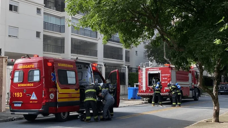 Apartamento pega fogo em São José dos Campos; duas vítimas foram resgatadas