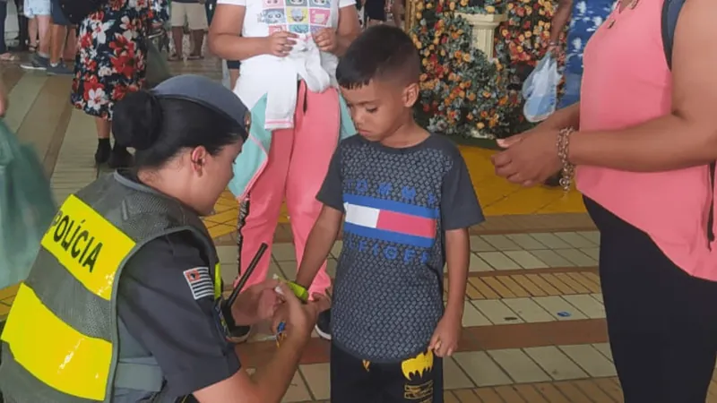 Dia da Padroeira: Polícia Militar encontra criança perdida em Aparecida