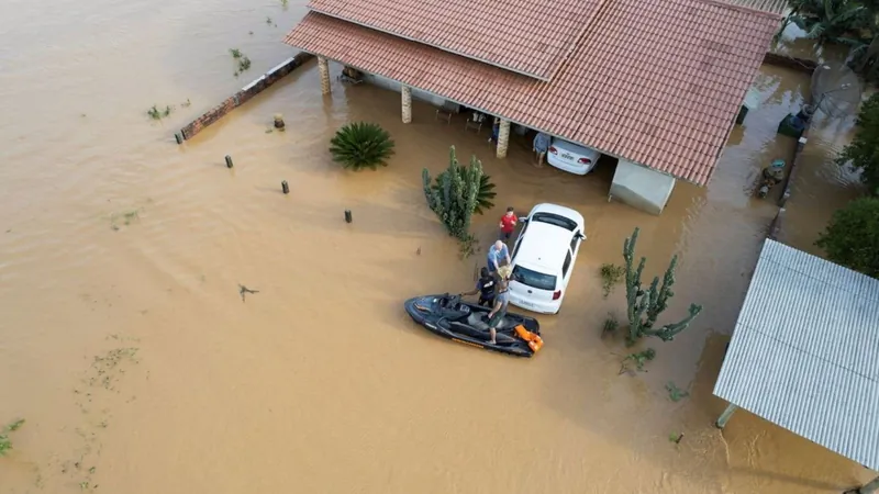 Chuvas no Sul do Brasil deixam cidades em emergência e desalojados