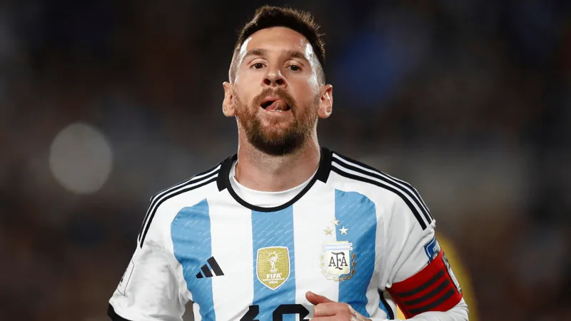 Atacante do Paraguai cospe na direção de Messi, que diz: "nem sei quem é"