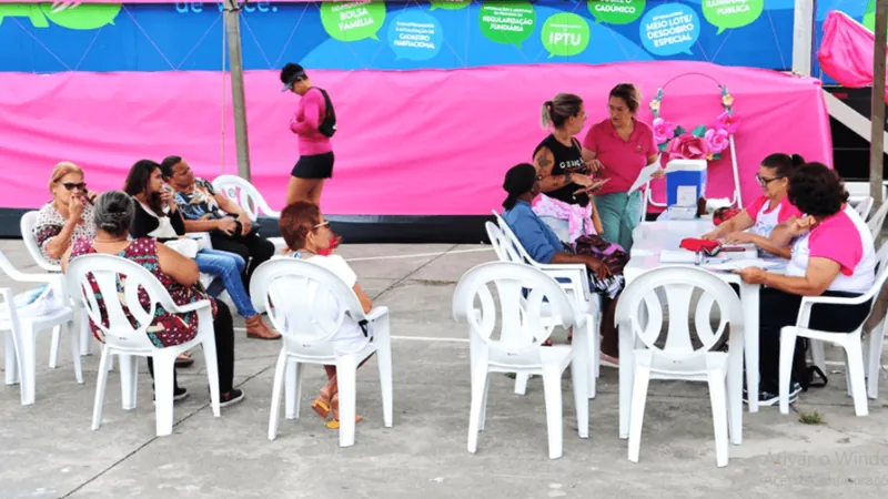 Carreta da saúde realiza exames voltados às mulheres no centro de Caraguatatuba