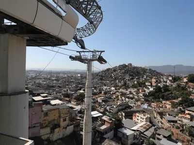 Operação no Complexo do Alemão (RJ) tem tiroteio e PM baleado