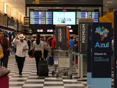 Aeroporto de Congonhas tem voos cancelados devido às fortes chuvas em SP