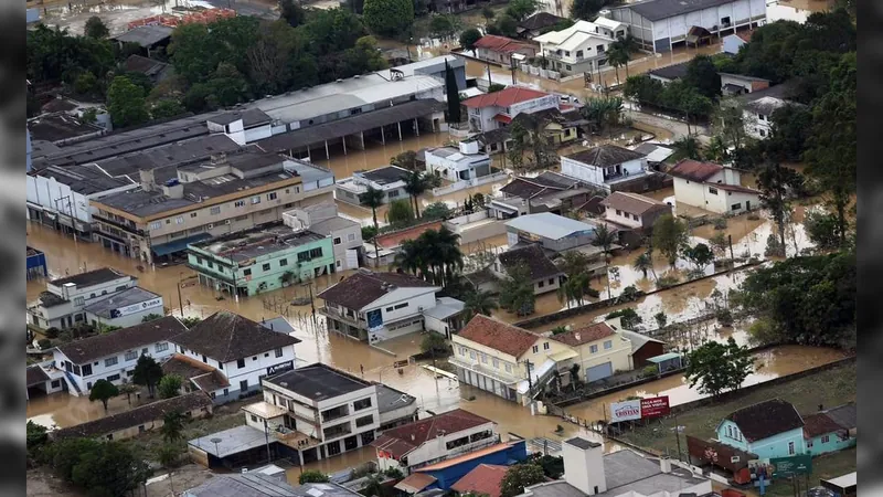 Temporais deixam 126 municípios de Santa Catarina em estado de emergência