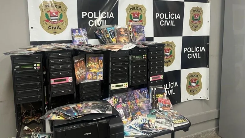 Polícia fecha estúdio clandestino e apreende 12 mil CDs e DVDs falsificados